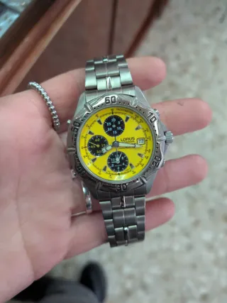 Reloj Lorus Cronógrafo Amarillo RSZ027L-9
