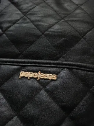 Bolso Pepe Jeans Negro Acolchado Cadena de hombro