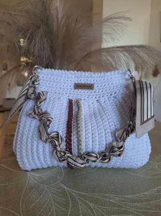Borsa uncinetto bianca con dettagli