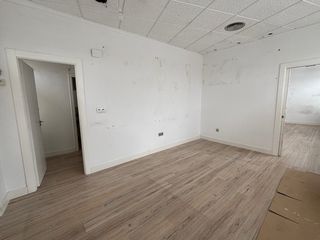 Alquilo local acondicionado