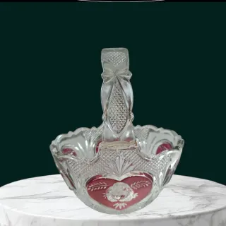 Centro de mesa de cristal con corazón rojo