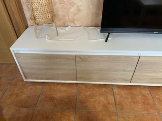 Mueble de salón de madera.