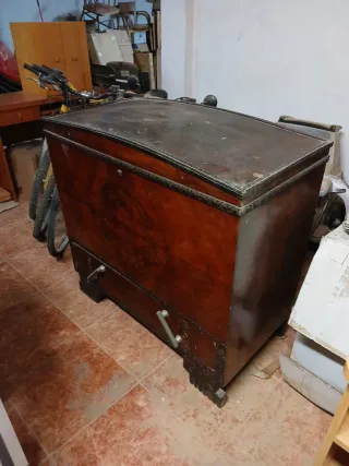 Cofre de madera antiguo