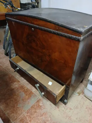 Cofre de madera antiguo