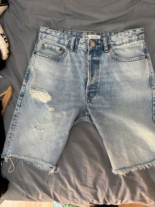 Camiseta Calvin Klein y lote de ropa