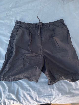 Camiseta Calvin Klein y lote de ropa