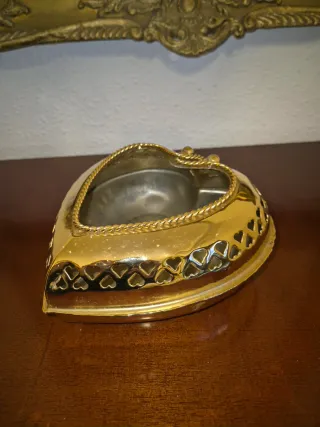 Bombonera Corazón Metálica Dorada