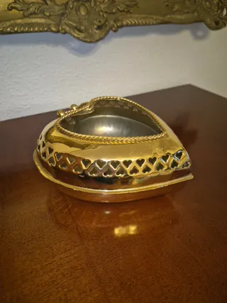 Bombonera Corazón Metálica Dorada