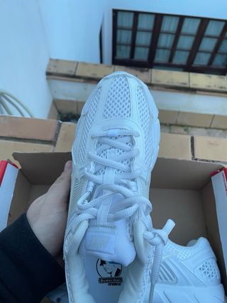 Zapatillas Nike Zoom Vomero 5 SE Talla 39