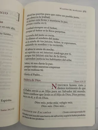 Magníficat 3 ejemplares. Material religioso Gesto.