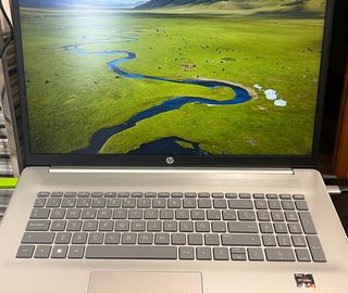HP Laptop 1TB SSD 16GB RAM Casi Nuevo