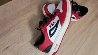 Tênis Fila Vermelho e Branco Usados