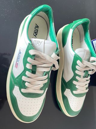 Zapatillas Autry Verdes y Blancas
