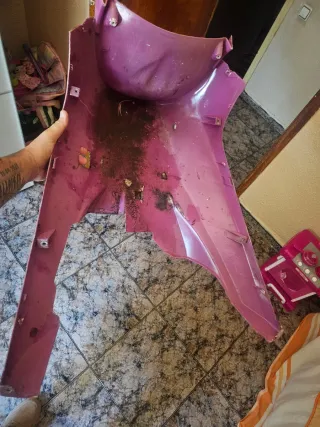 Tapa bajo motor scooter rosa/morado