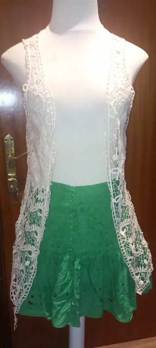 Lote 3 piezas vestido negro,chaleco y falda