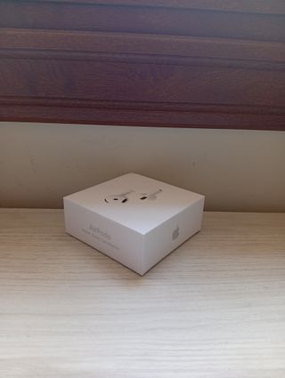 AirPods 4 (ANC) Apple Blancos practicamente nuevos