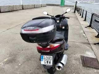 Suzuki Burgman 125 Maxi Scooter