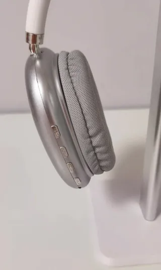 Auriculares P9 On-Ear Plata y Blanco