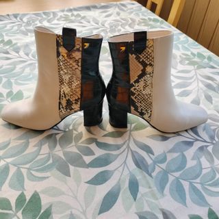 Botines Gioseppo Beige y Negro Mujer