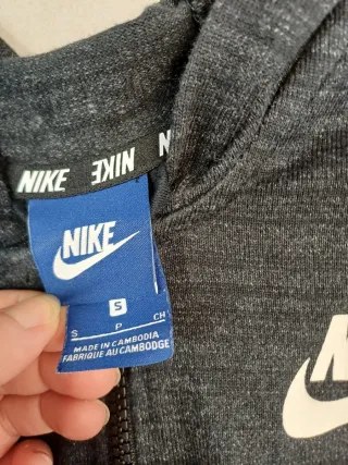 Chaqueta Nike Gris con Cremallera