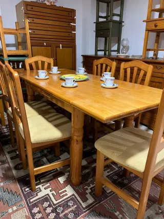Mesa de pino y 6 sillas
