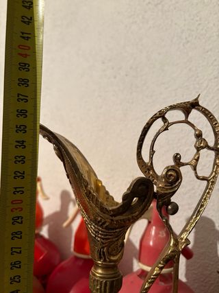 Ánfora de bronce antigua