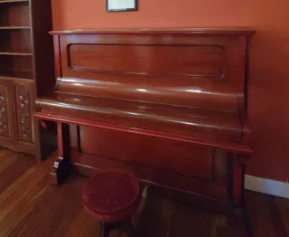 Piano vertical madera oscura