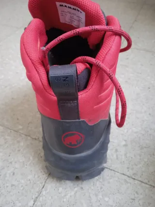 Botas de montaña Mammut grises y rojas
