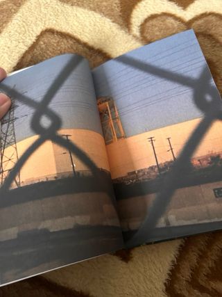 Violet hace el puente sobre la hierba