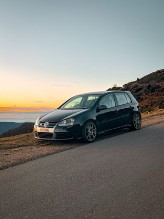 Volkswagen Golf R32