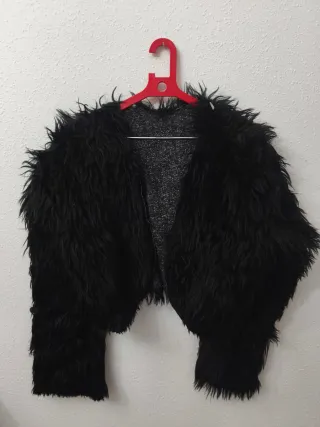 Chaqueta corta peluda negra talla única