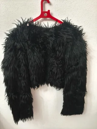 Chaqueta corta peluda negra talla única