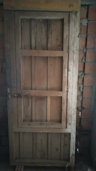 Portón madera dos hojas