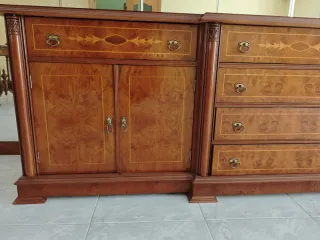 Mueble de salón con espejo