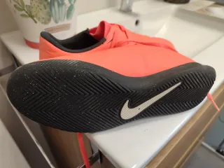 Zapatillas fútbol sala Nike niño naranja/rosa