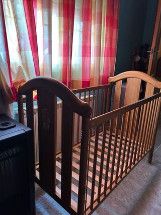 Cuna de madera para bebé