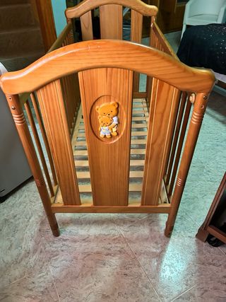 Cuna de madera para bebé