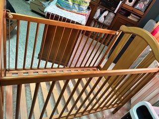 Cuna de madera para bebé