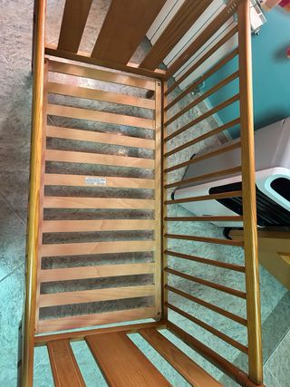 Cuna de madera para bebé