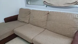 Sofá chaise longue beige y marrón