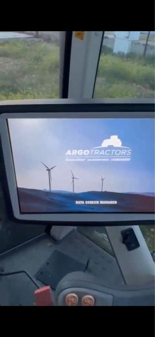 Tractor McCormick con pala