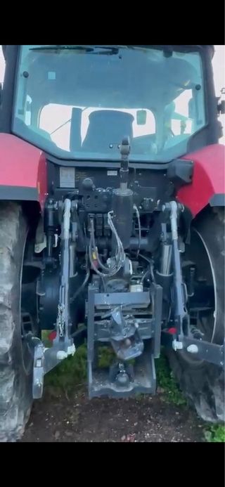 Tractor McCormick con pala