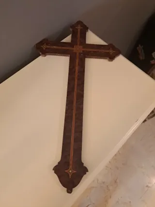 Crucifijo en pasta de madera tipo Olot