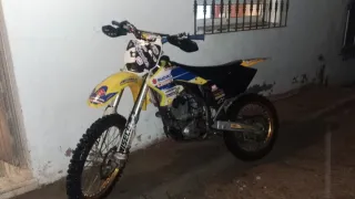 Suzuki RMZ 250 Motocross