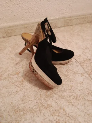 Zapatos de tacón negros y serpiente HOY SOLO 15€