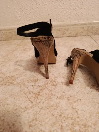 Zapatos de tacón negros y serpiente HOY SOLO 15€