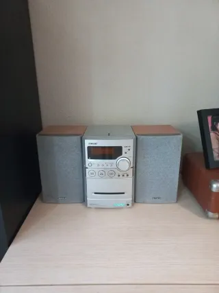Minicadena Sony CD, Cassette y Radio