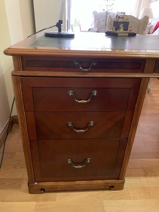 Mesa de despacho de nogal(notario,medico)