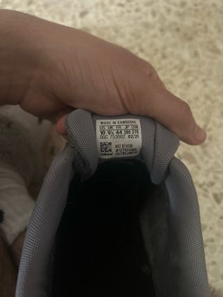 Zapatillas Adidas Grises y Blancas