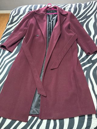 Chaqueta larga burdeos
